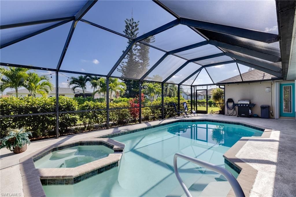 Image 1 of property listing at 201 SW 35th ST, Cape Coral, FL 33914