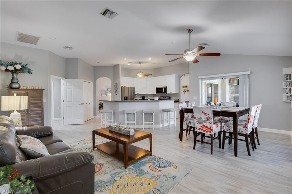 Image 11 of property listing at 201 SW 35th ST, Cape Coral, FL 33914