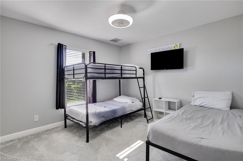 Image 15 of property listing at 201 SW 35th ST, Cape Coral, FL 33914