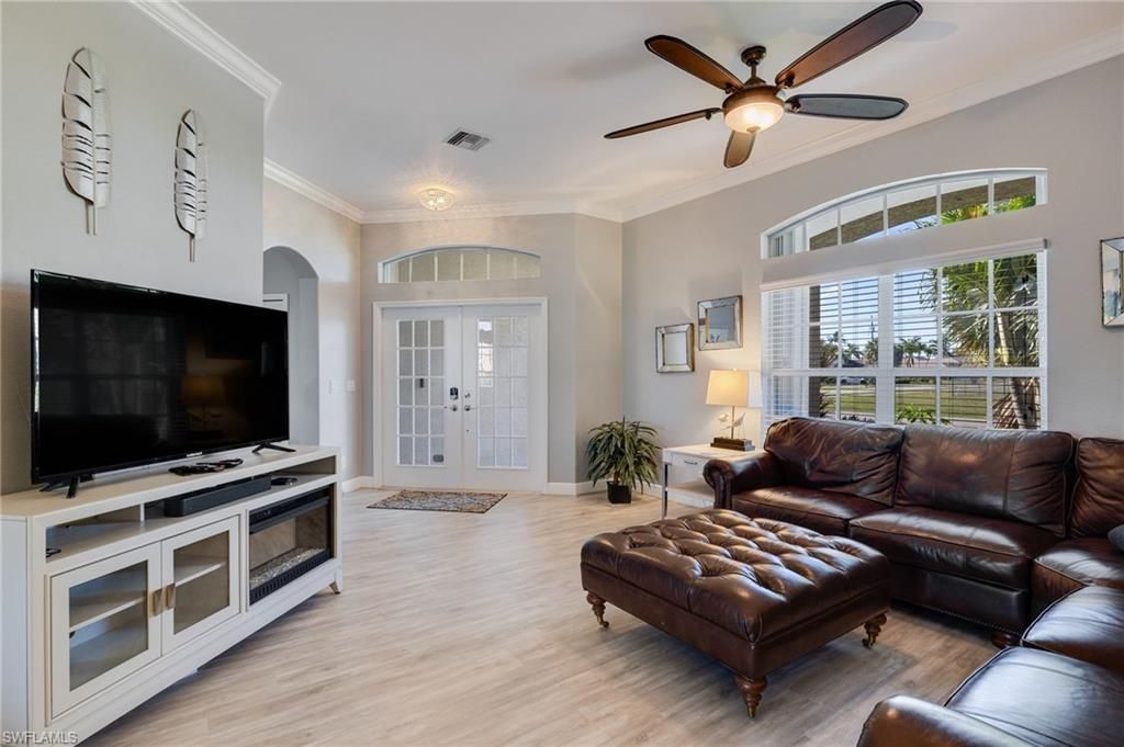 Image 18 of property listing at 201 SW 35th ST, Cape Coral, FL 33914