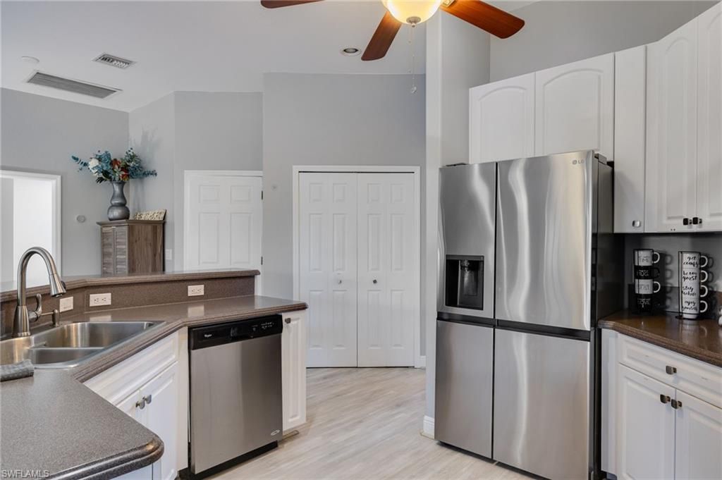 Image 5 of property listing at 201 SW 35th ST, Cape Coral, FL 33914