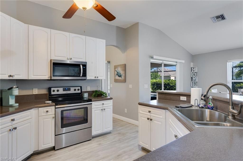 Image 6 of property listing at 201 SW 35th ST, Cape Coral, FL 33914