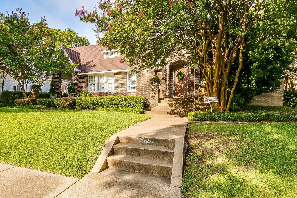 2606 Cockrell Avenue, Fort Worth, TX 76109