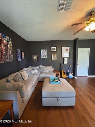 4242 STUDIO PARK Avenue, Jacksonville, FL 32216