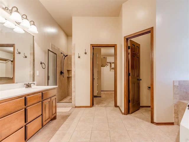 13161 Red Oak Drive, Choctaw, OK 73020