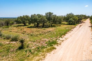 CR 6642 Cr 6642, Devine, TX 78016