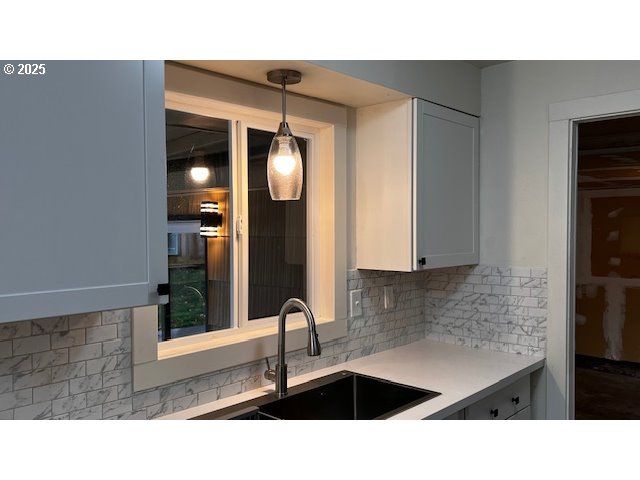 18705 Ne EVERETT Ct, Portland, OR 97230