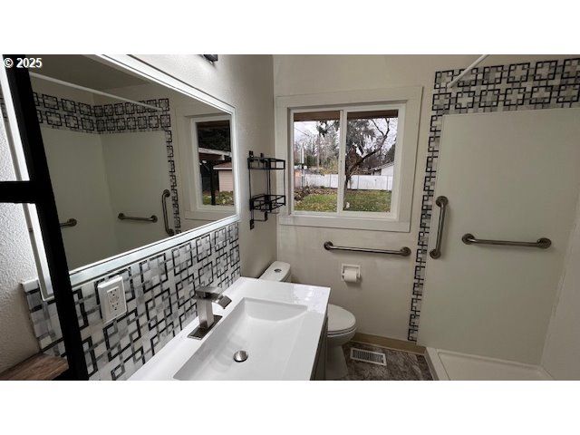 18705 Ne EVERETT Ct, Portland, OR 97230