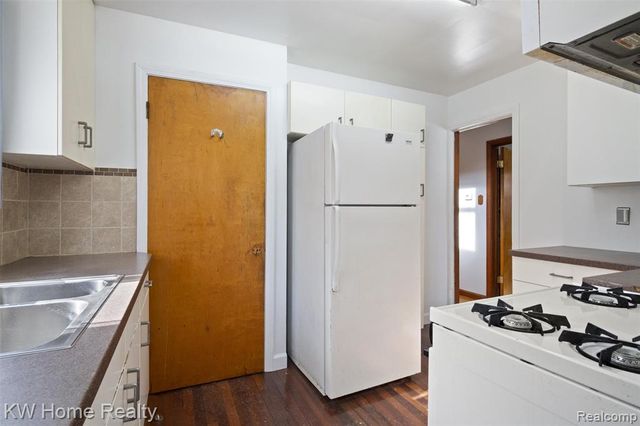 23241 Republic Avenue, Oak Park, MI 48237