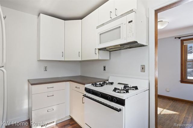 23241 Republic Avenue, Oak Park, MI 48237