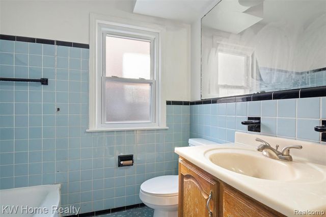 23241 Republic Avenue, Oak Park, MI 48237