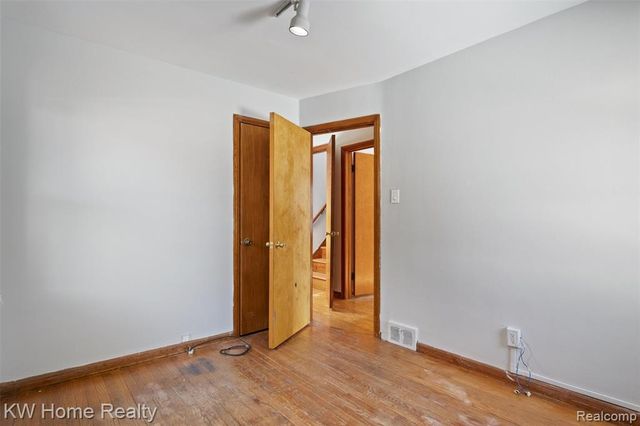 23241 Republic Avenue, Oak Park, MI 48237