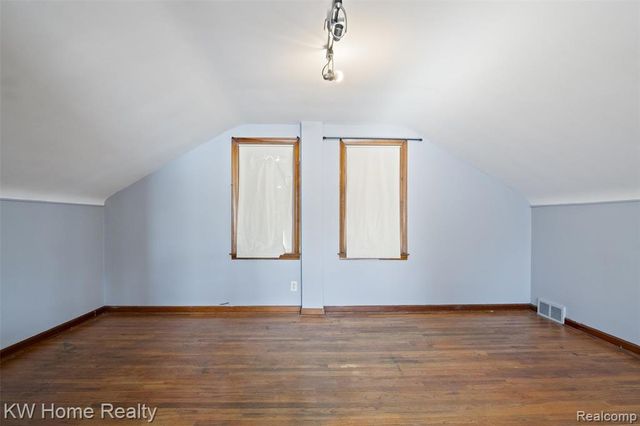 23241 Republic Avenue, Oak Park, MI 48237