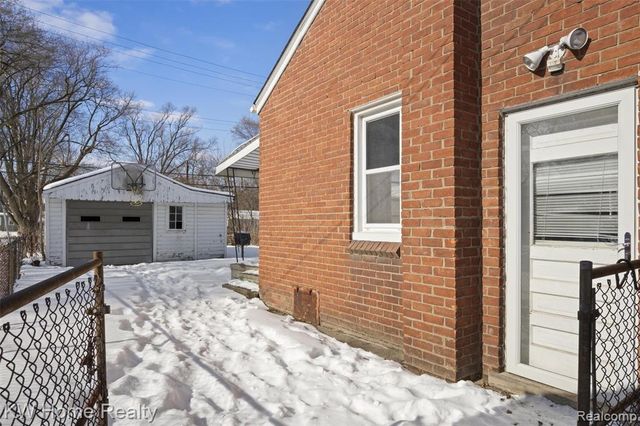 23241 Republic Avenue, Oak Park, MI 48237