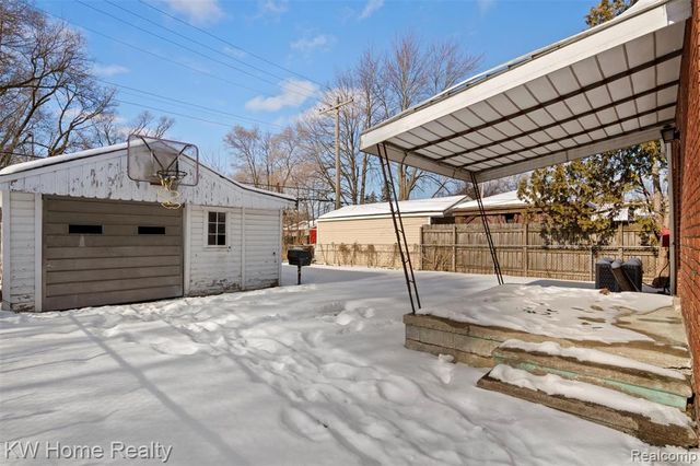 23241 Republic Avenue, Oak Park, MI 48237