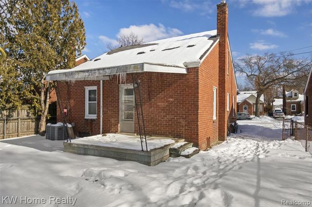 23241 Republic Avenue, Oak Park, MI 48237