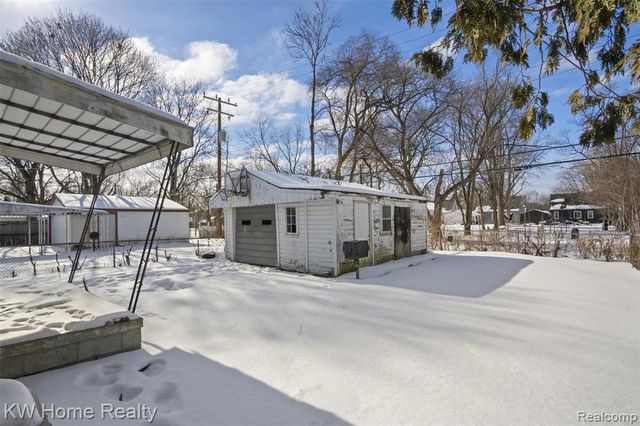 23241 Republic Avenue, Oak Park, MI 48237