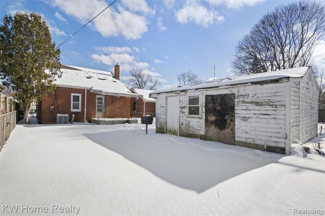 23241 Republic Avenue, Oak Park, MI 48237