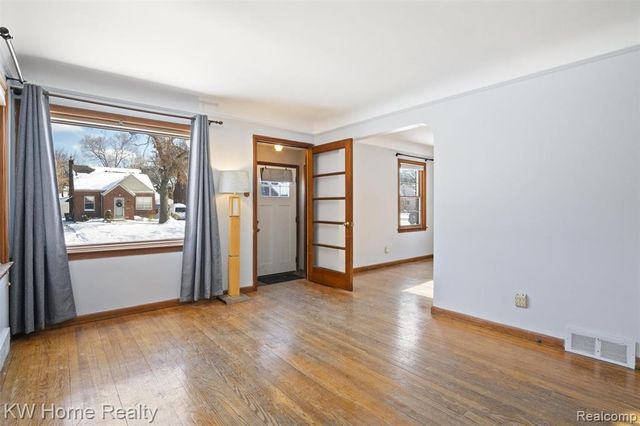 23241 Republic Avenue, Oak Park, MI 48237