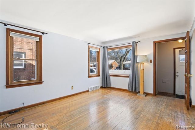 23241 Republic Avenue, Oak Park, MI 48237