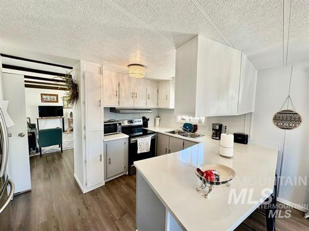 5573 Fairfax Ln, Boise, ID 83714 photo 2