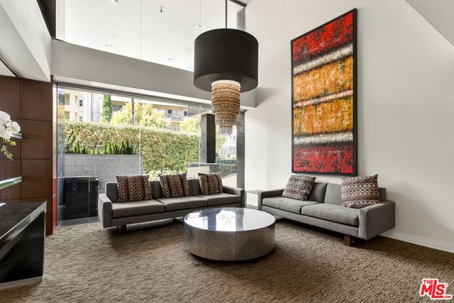 7250 Franklin Avenue 717, Los Angeles, CA 90046