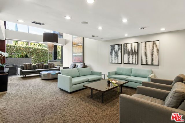7250 Franklin Avenue 717, Los Angeles, CA 90046