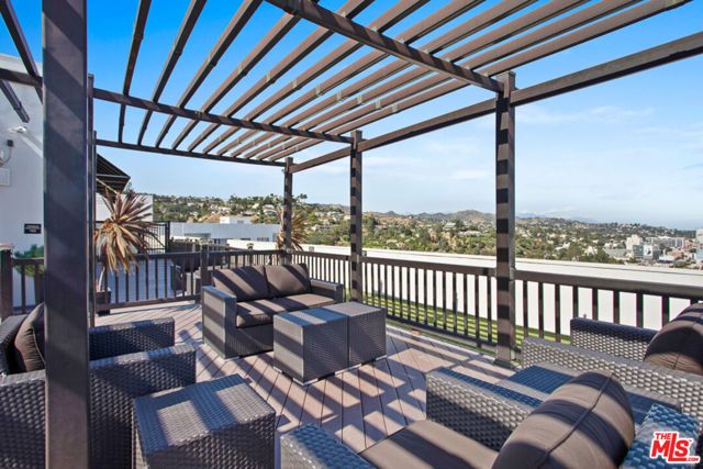 7250 Franklin Avenue 717, Los Angeles, CA 90046
