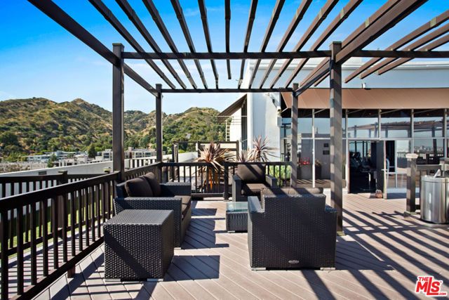 7250 Franklin Avenue 717, Los Angeles, CA 90046