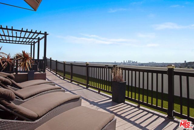 7250 Franklin Avenue 717, Los Angeles, CA 90046