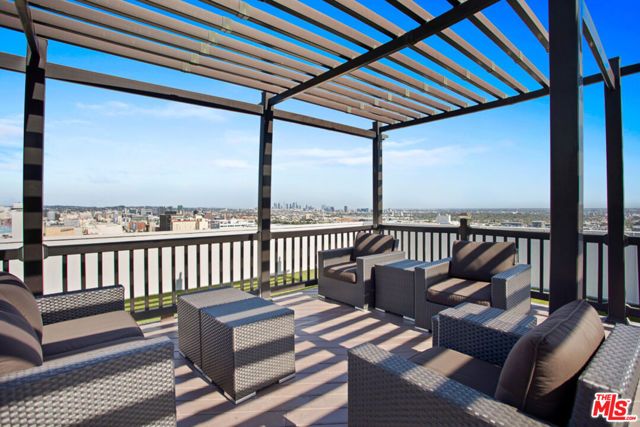 7250 Franklin Avenue 717, Los Angeles, CA 90046