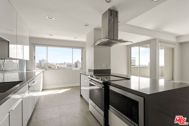 7250 Franklin Avenue 717, Los Angeles, CA 90046