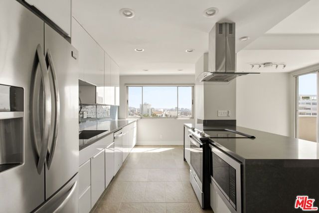 7250 Franklin Avenue 717, Los Angeles, CA 90046