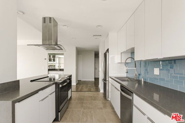 7250 Franklin Avenue 717, Los Angeles, CA 90046