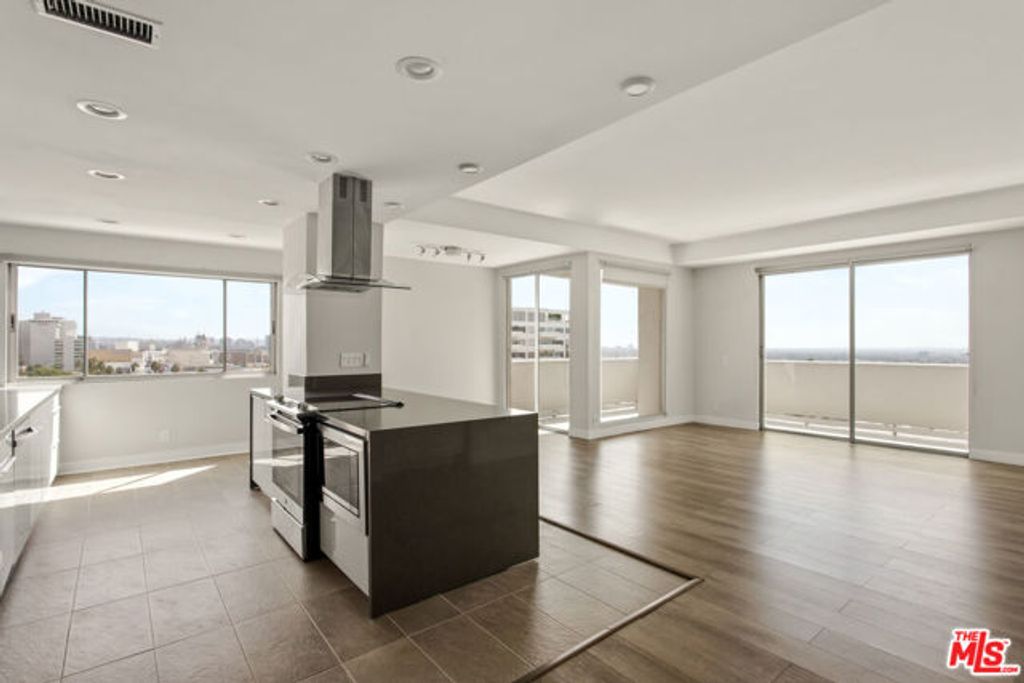 7250 Franklin Avenue 717, Los Angeles, CA 90046