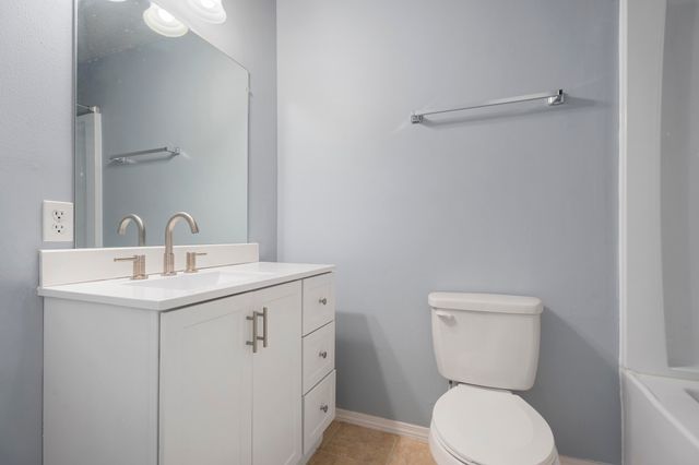 608 W 5th Street, Grove, OK 74344