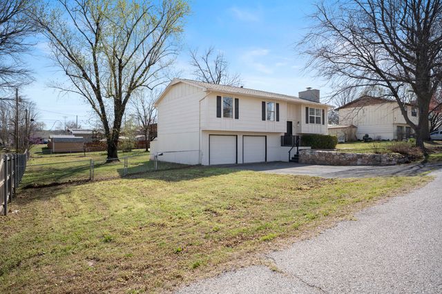608 W 5th Street, Grove, OK 74344