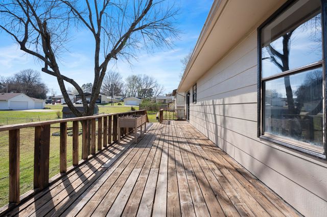 608 W 5th Street, Grove, OK 74344