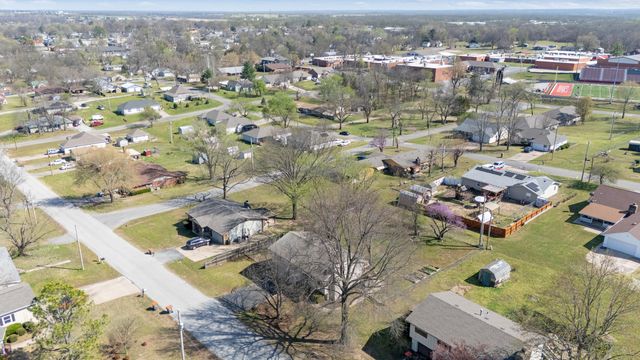 608 W 5th Street, Grove, OK 74344