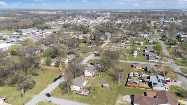 608 W 5th Street, Grove, OK 74344