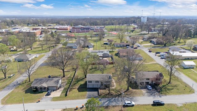 608 W 5th Street, Grove, OK 74344