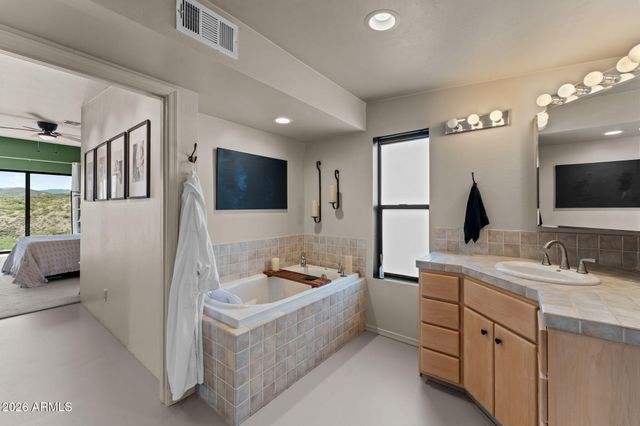 37455 S RINCON Road, Wickenburg, AZ 85390