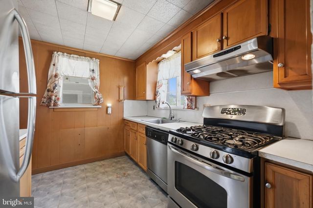 809 E OAK ST E, Millville, NJ 08332
