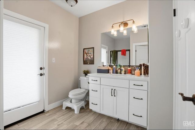 4017 Rolling Rock Avenue, Bakersfield, CA 93313