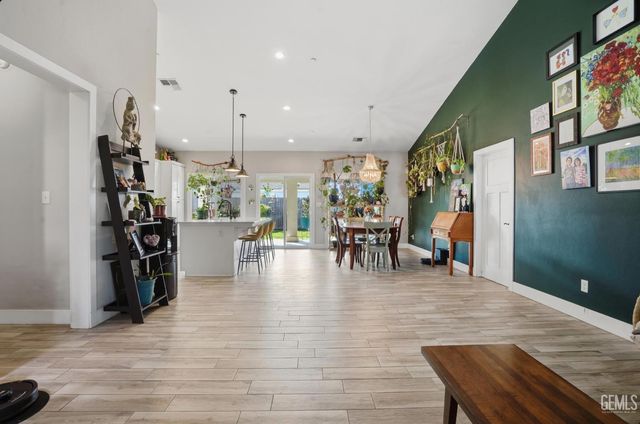 4017 Rolling Rock Avenue, Bakersfield, CA 93313