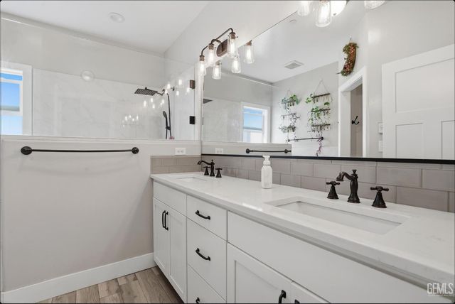 4017 Rolling Rock Avenue, Bakersfield, CA 93313