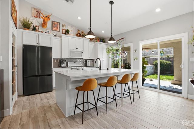 4017 Rolling Rock Avenue, Bakersfield, CA 93313