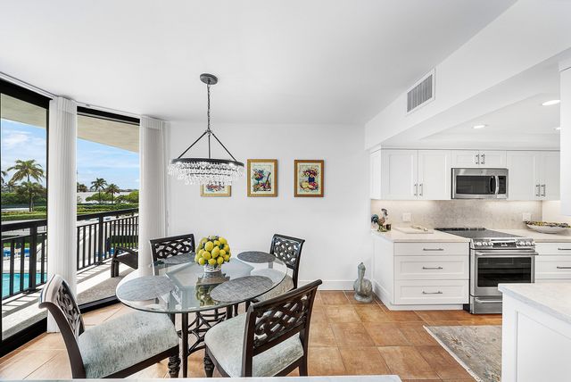 3140 S Ocean Boulevard 202-n, Palm Beach, FL 33480