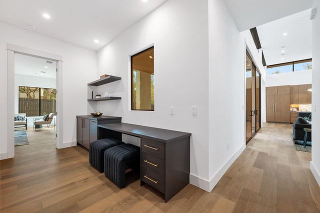 4216 Deepwoods DR, Austin, TX 78731