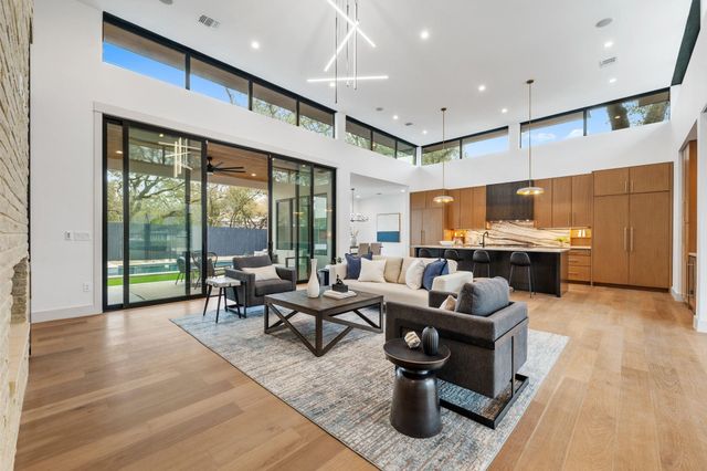 4216 Deepwoods DR, Austin, TX 78731